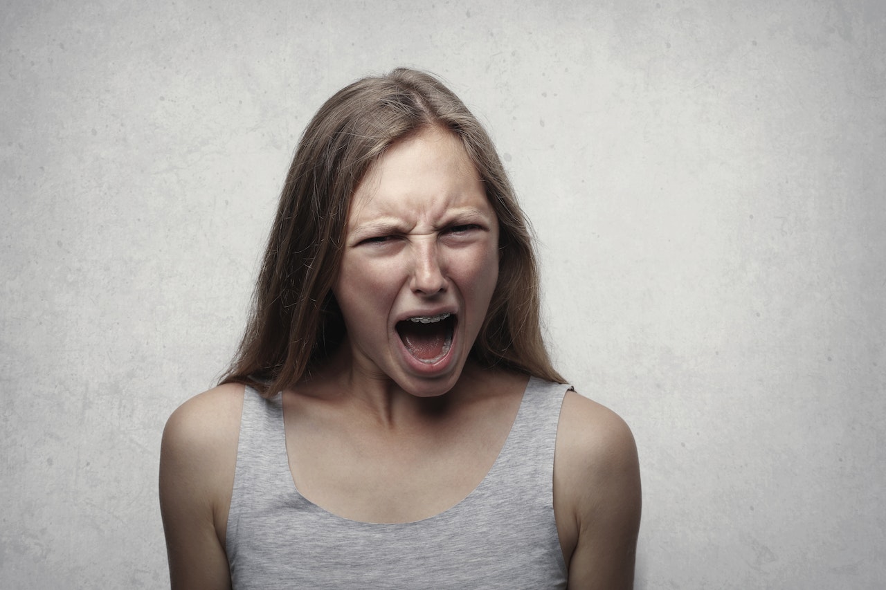 Come gestire la rabbia in modo positivo: consigli efficaci per un’espressione sana.