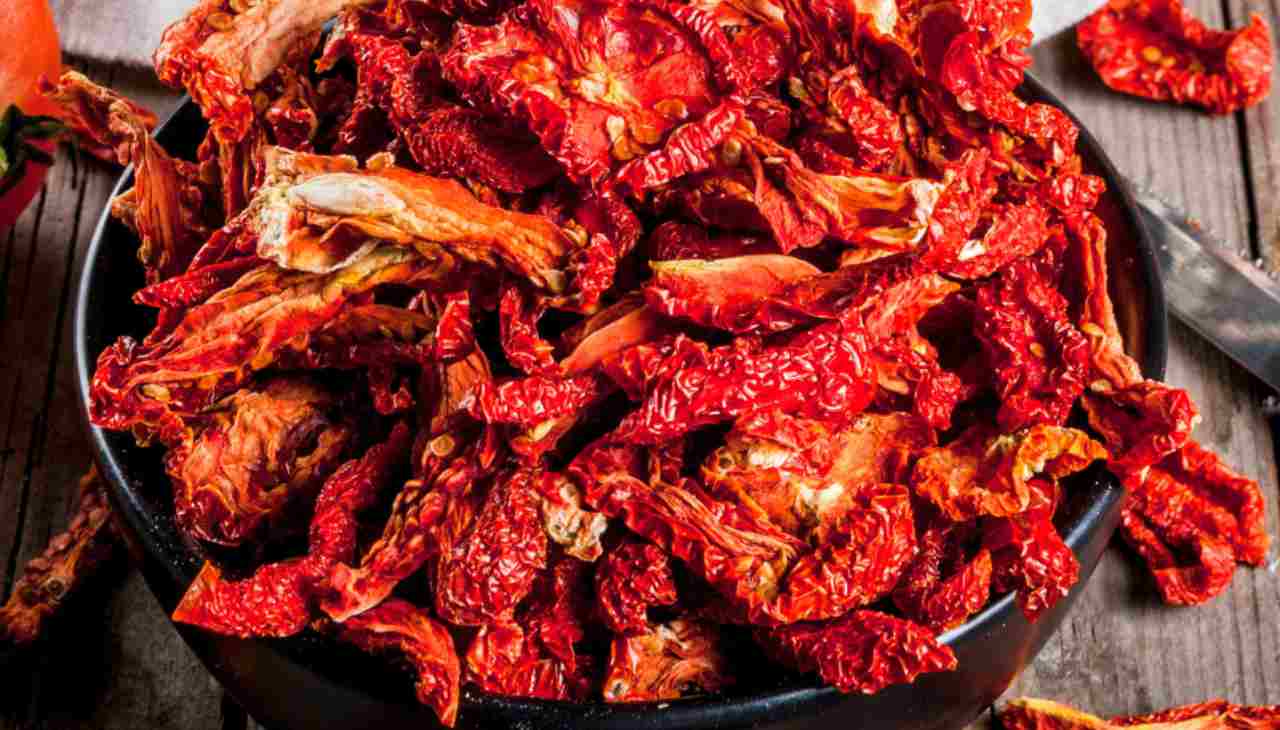 Bucce di Pomodoro nelle Feci: Cosa Indicano e Come Risolvere