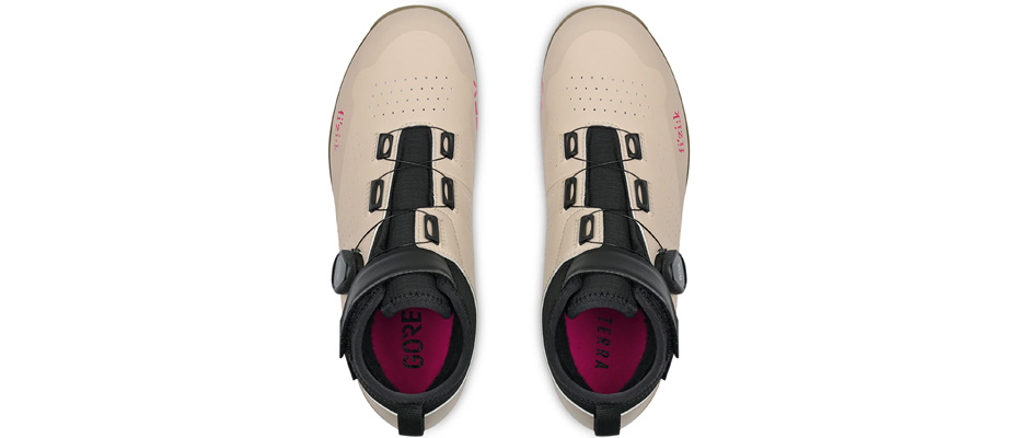 Fizik Le scarpe sportive da MTB che combinano performance e stile